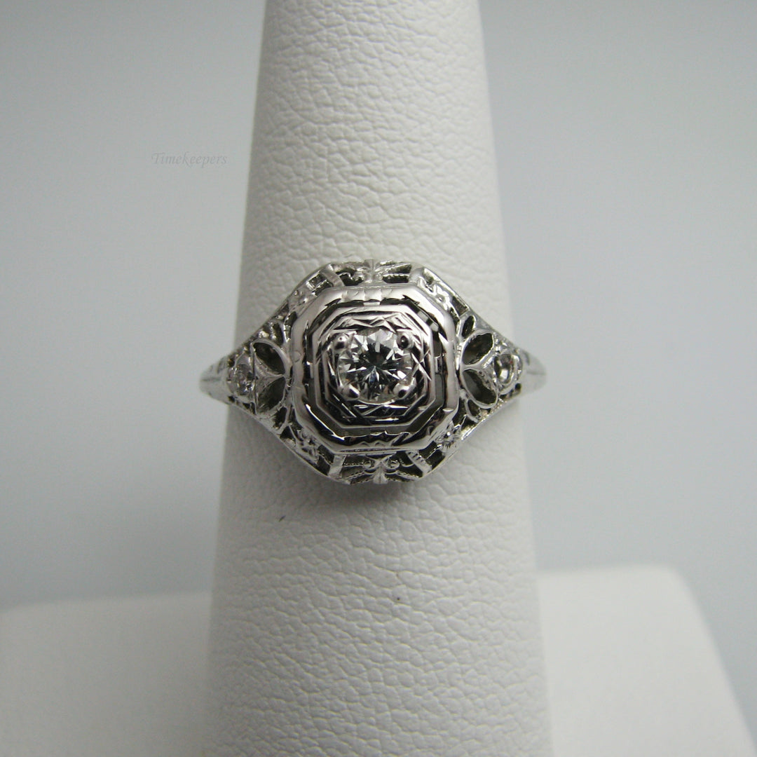 d847 Elegant 18k White Gold Diamond Engagement Ring