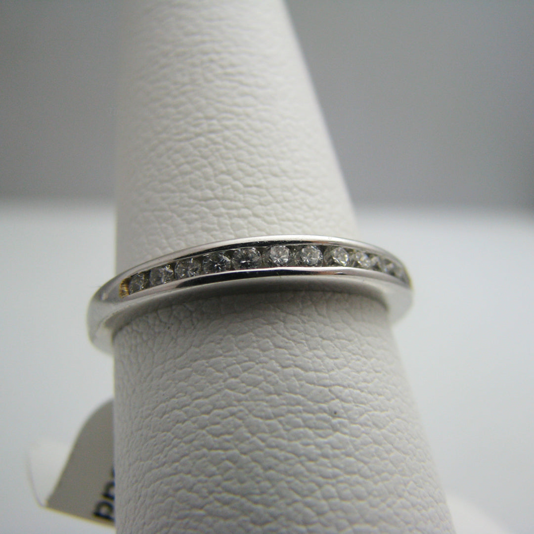 d870 Pretty 18k White Gold Diamond Wedding Set