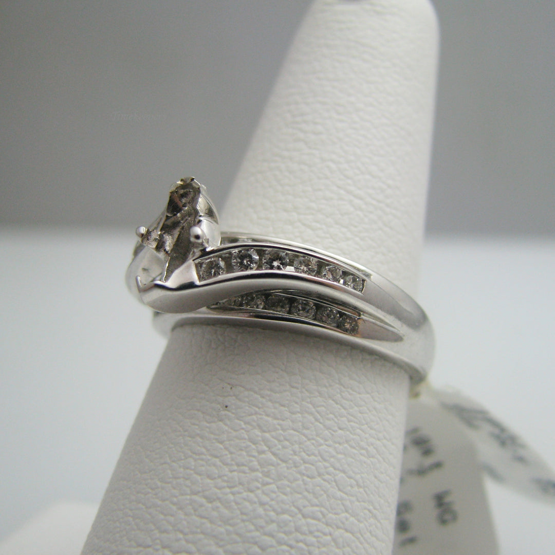 d870 Pretty 18k White Gold Diamond Wedding Set