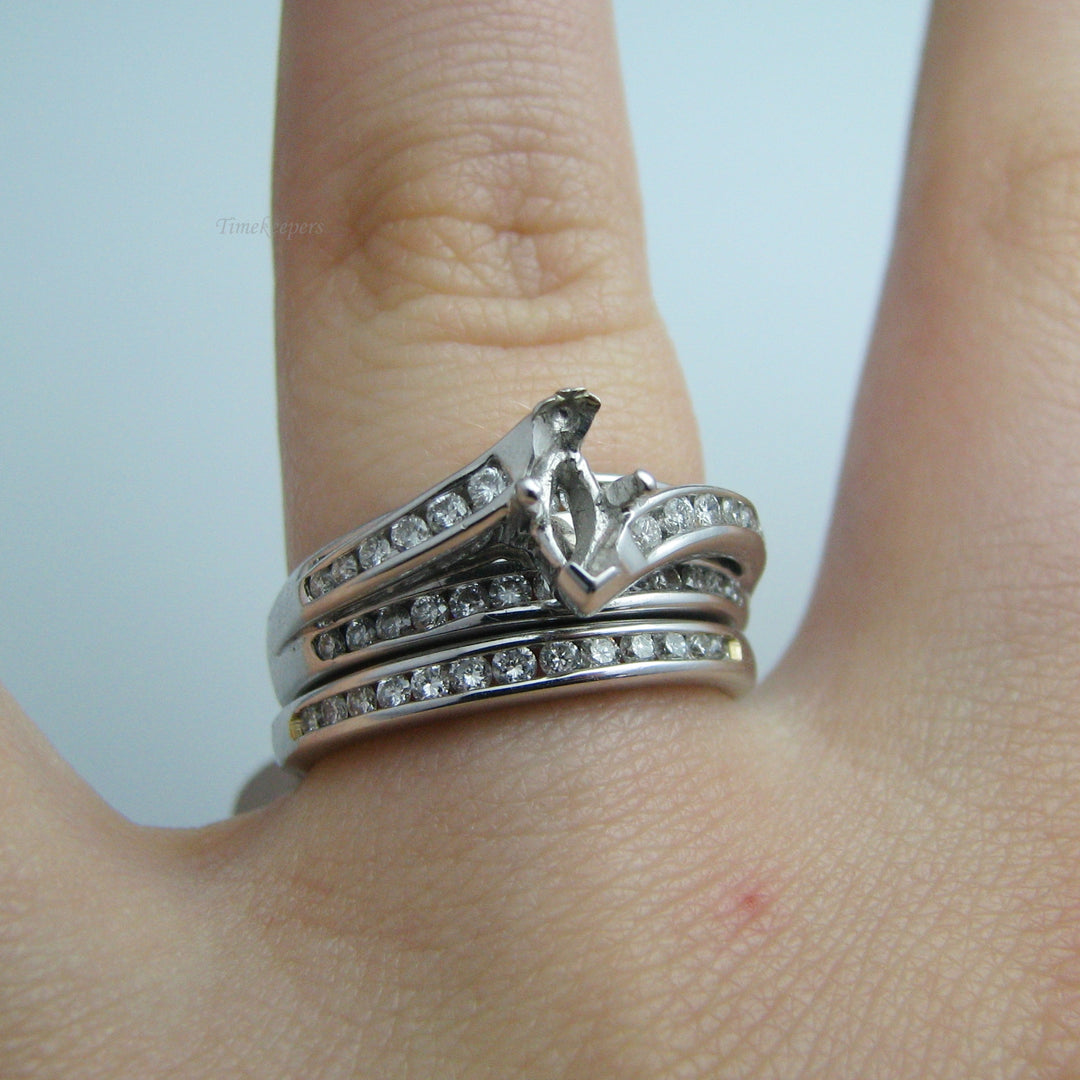 d870 Pretty 18k White Gold Diamond Wedding Set