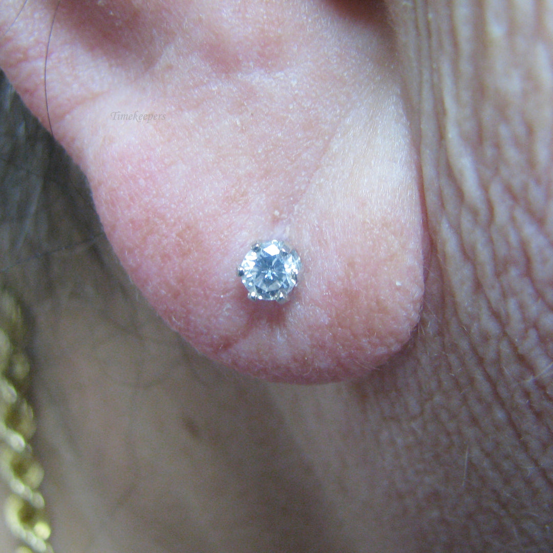 d917 14k White Gold Diamond Stud Earrings