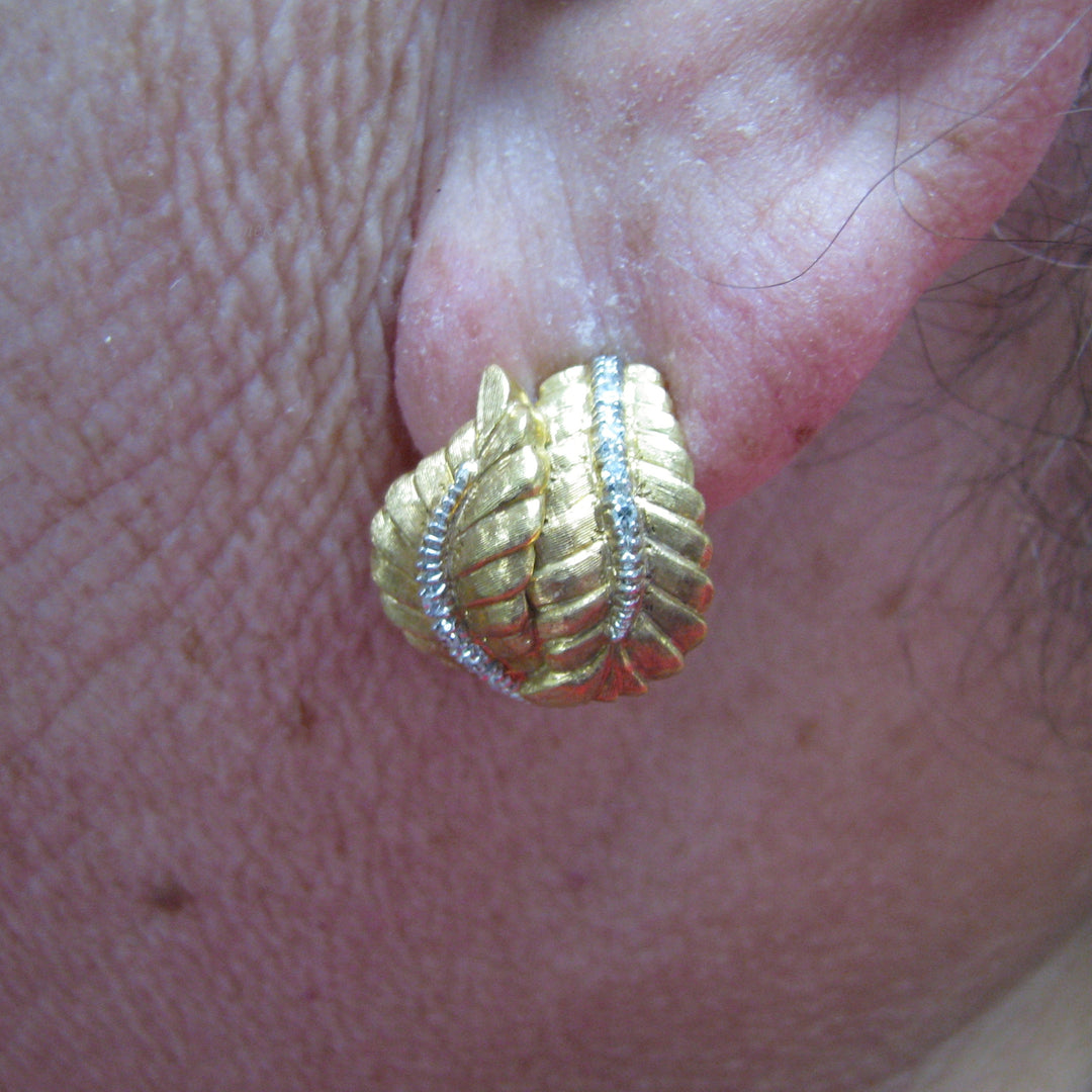 d966 Gorgeous 14k Yellow Gold Leaf Diamond Earrings