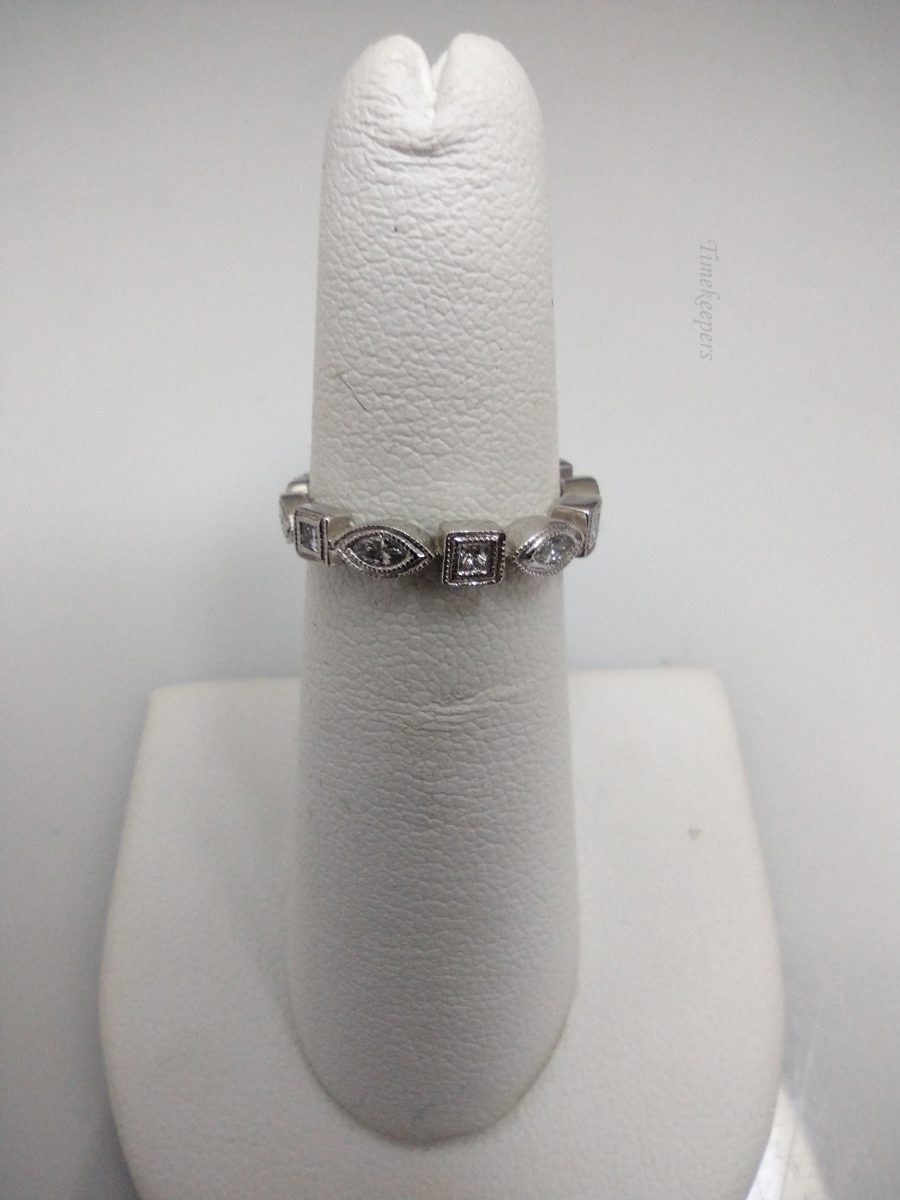 d533 Gorgeous Ladies 14kt White Gold Diamond Wedding Band