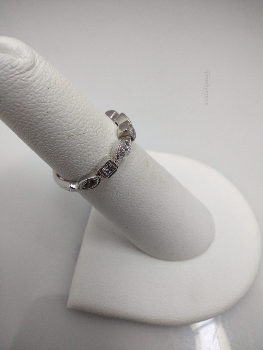 d533 Gorgeous Ladies 14kt White Gold Diamond Wedding Band