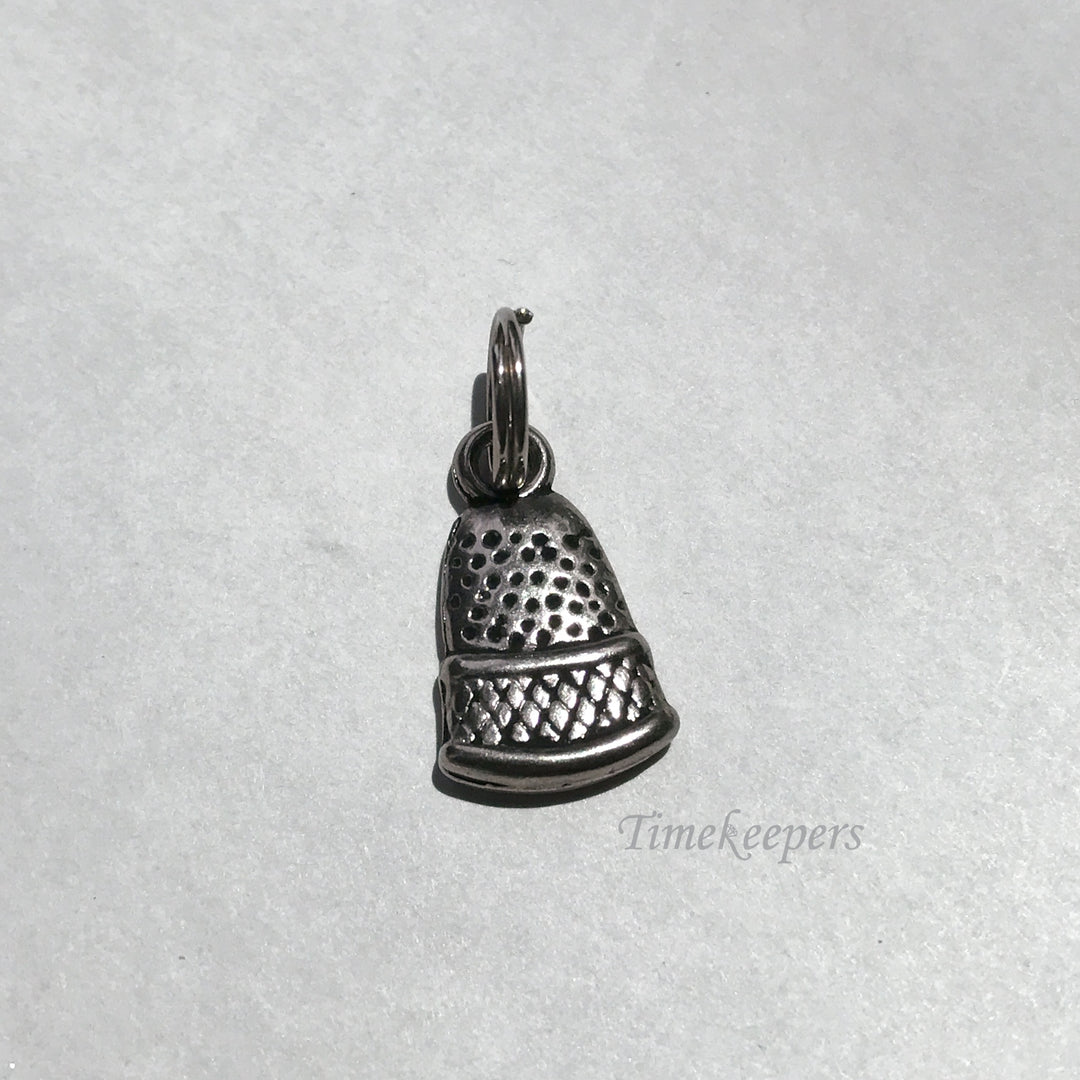 e094 Vintage Silver Tone Thimble Charm Pendant