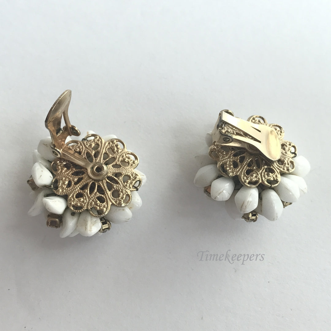 e293 Vintage Original White Floral Cluster Earrings