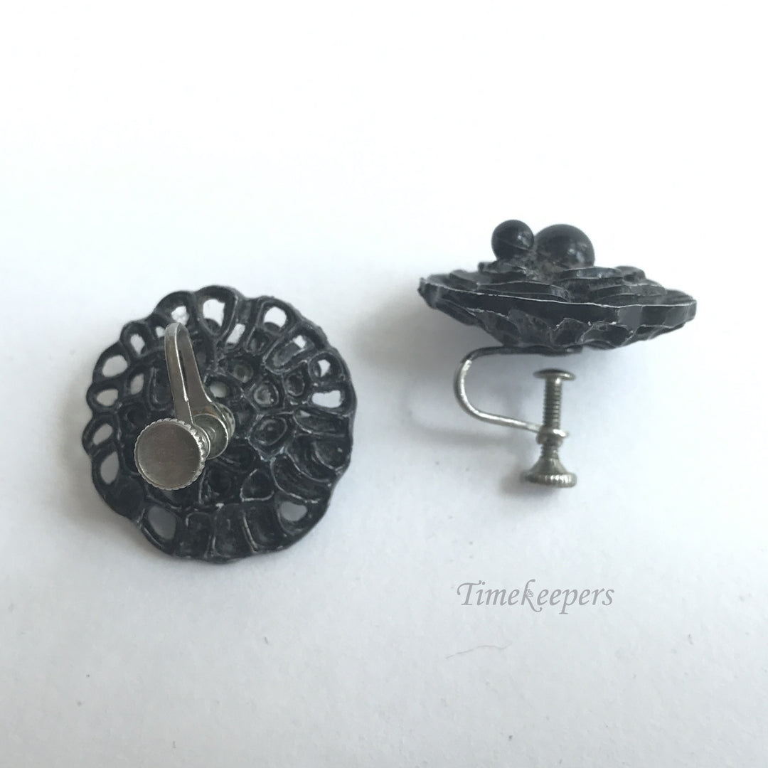 e300 Vintage Elegant Black Filigree Flower Screw Back Earrings