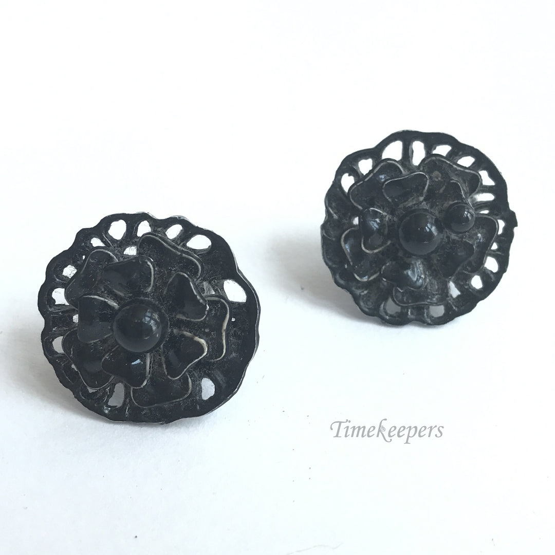 e300 Vintage Elegant Black Filigree Flower Screw Back Earrings