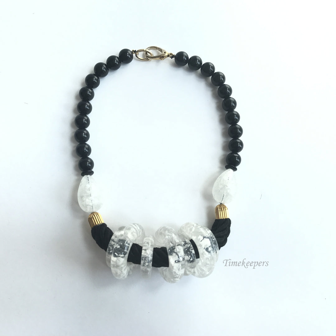 e307 Vintage Elegant Black White Beads Necklace