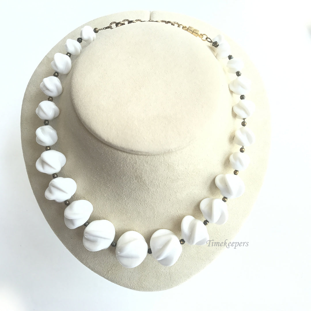 e308 Vintage Elegant White Beads 16" Long Necklace