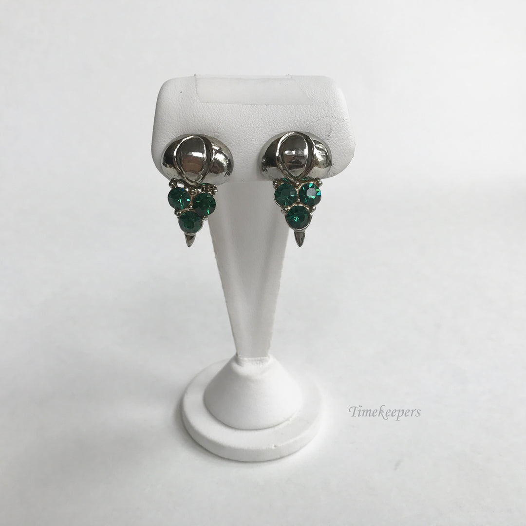 e326 Vintage Classic Silver Tone Green Stone Clip On Earrings
