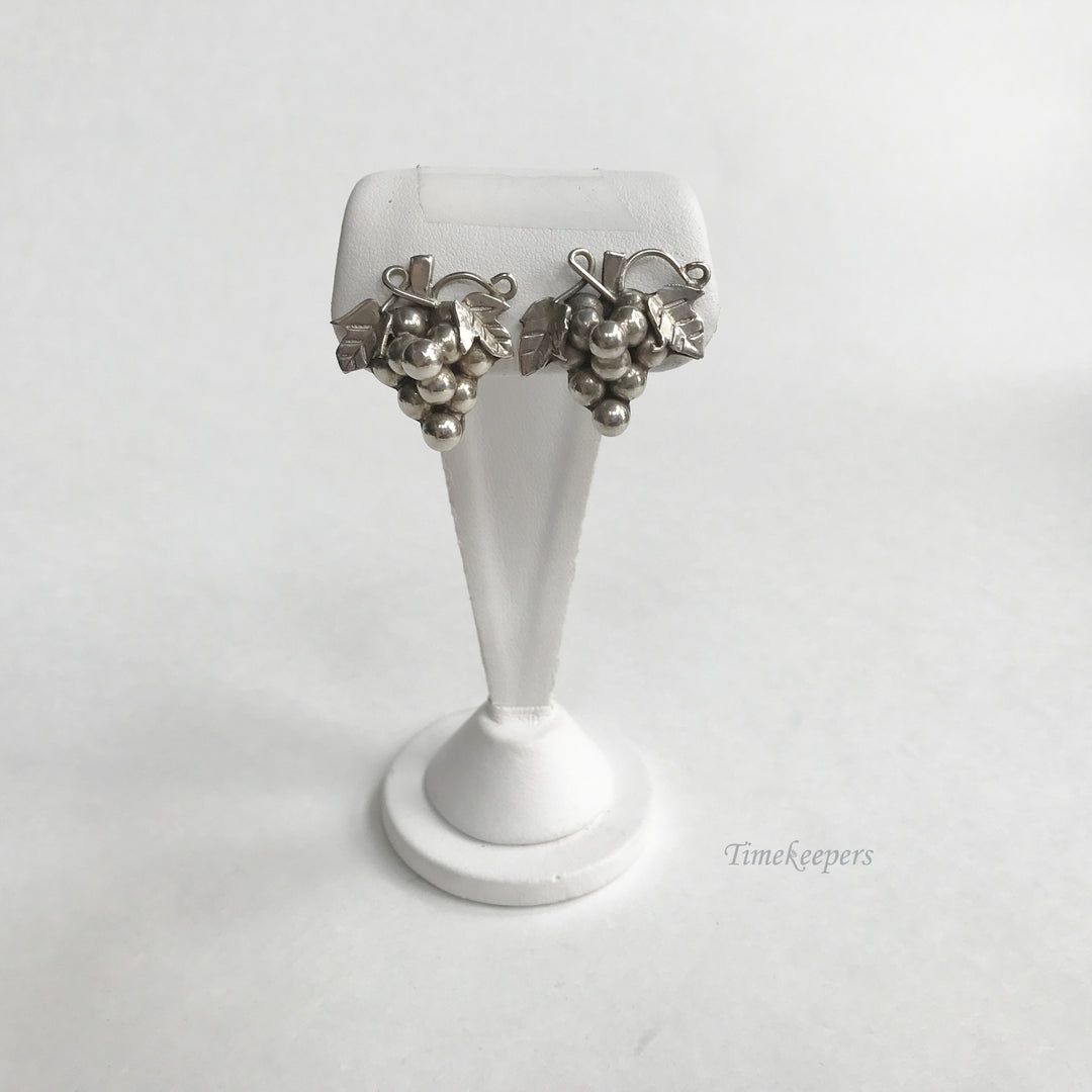 e330 Vintage Sterling Silver Mexico 925 Grapes Post Earrings