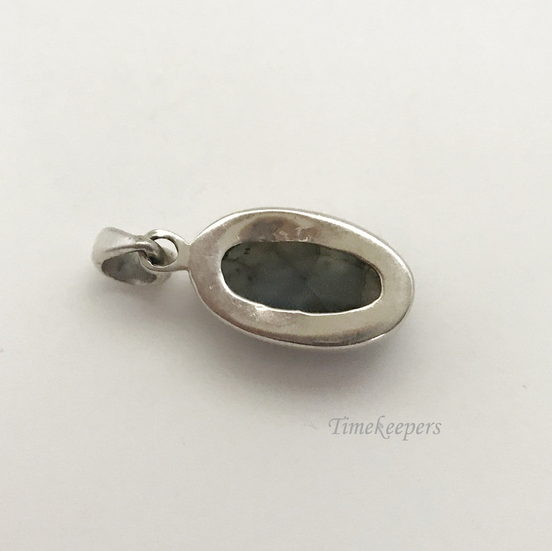 e357 Vintage Sterling Silver Oval Green Stone Pendant