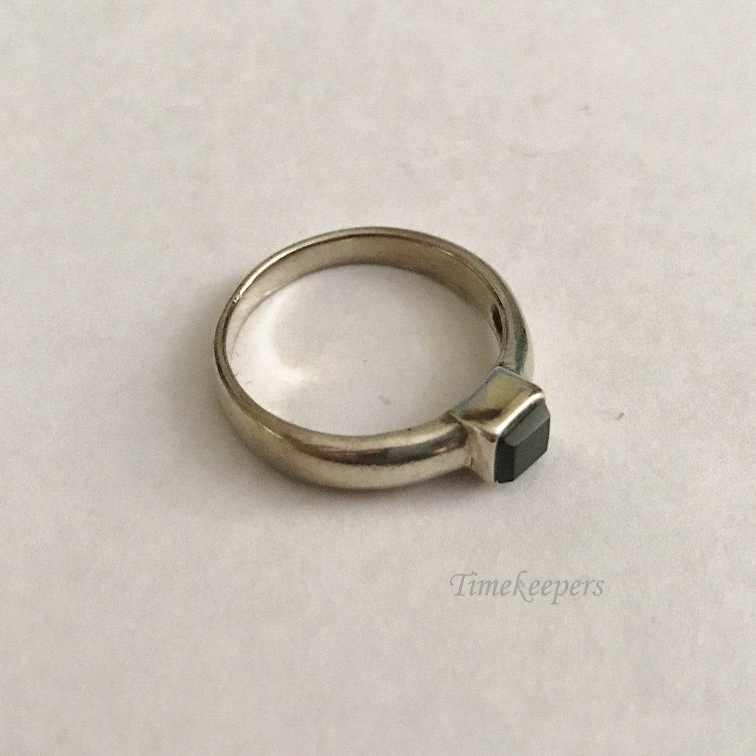 e433 Vintage Sterling Silver Black Stone Ring Size 8.25