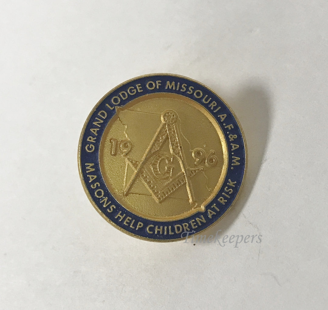 e472 Vintage Gold Tone Masons Help Children At Risk 1996 Pin