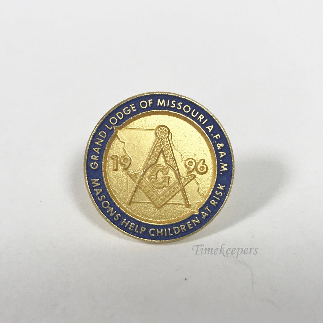 e472 Vintage Gold Tone Masons Help Children At Risk 1996 Pin