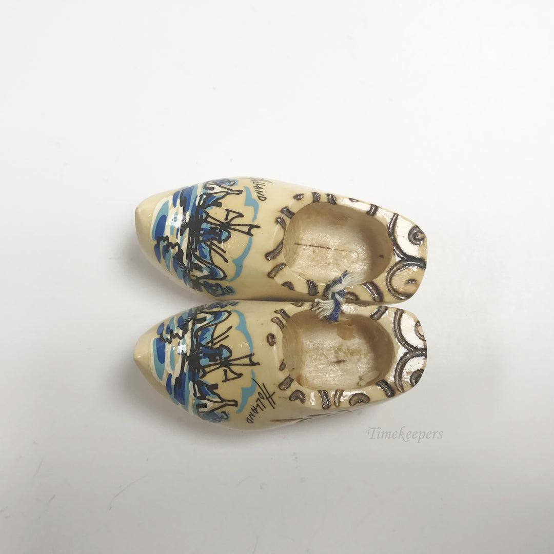 e853 Vintage Decorative Collectible Miniature Holland Wooden Clogs Shoes