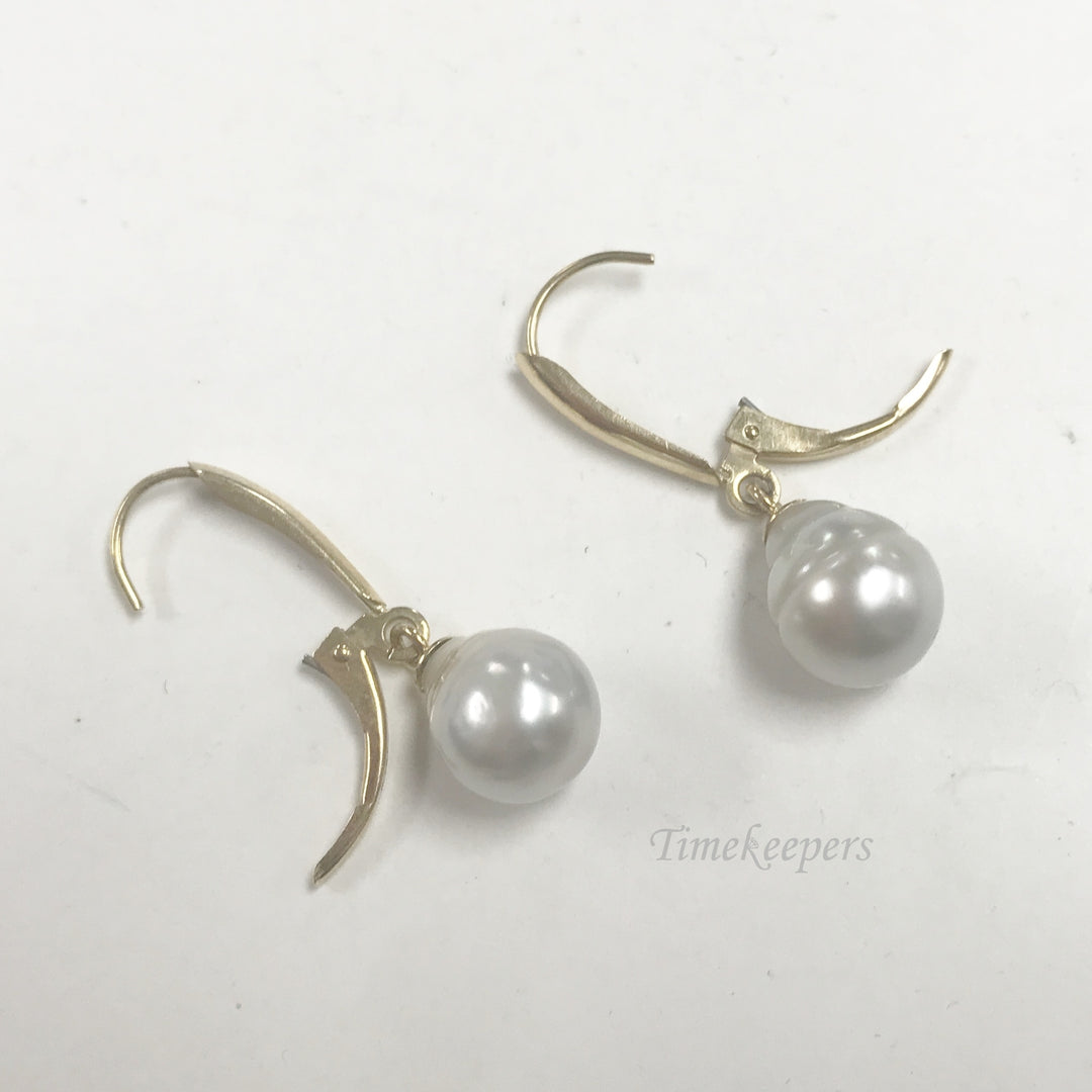 e857 Vintage 14K Yellow Gold Pear Shape Pearl Hoop Earrings