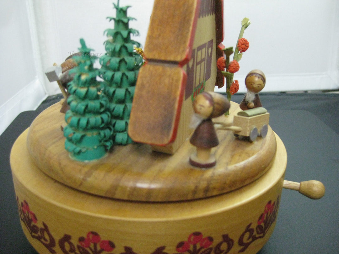 g391 Unique German made Wooden Music Box depicting Snow White &amp; the 7 Dwarfs