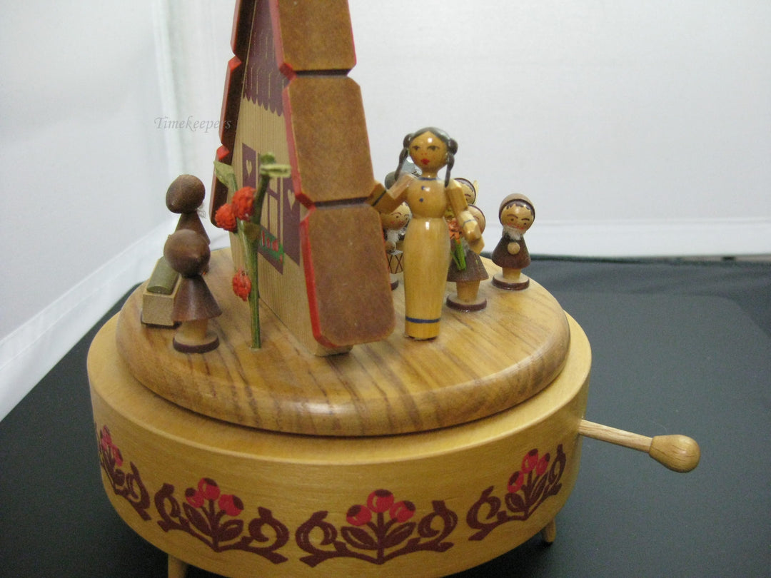 g391 Unique German made Wooden Music Box depicting Snow White &amp; the 7 Dwarfs