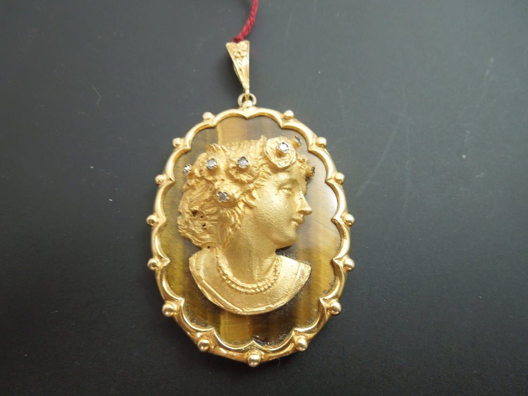 G403 Stunning 9 kt Yellow Gold Cameo on a Tiger's Eye Cabochon with .10 ct Dia