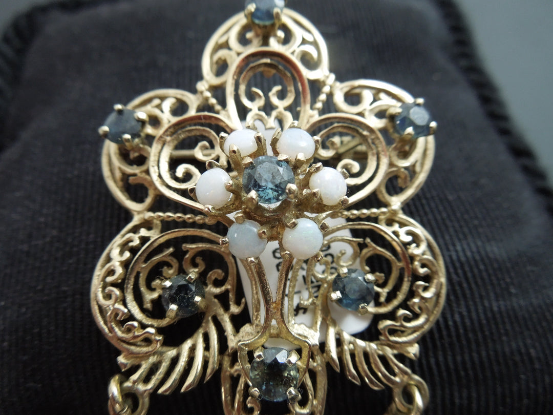 g405 Gorgeous 10 kt Yellow Gold Pin/Pendant featuring Opals w/teal Stones