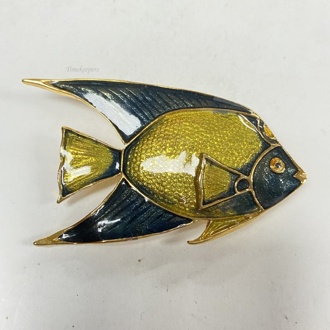 m184 Vintage Gold Tone Green Yellow Enamel Fish Medallion Brooch