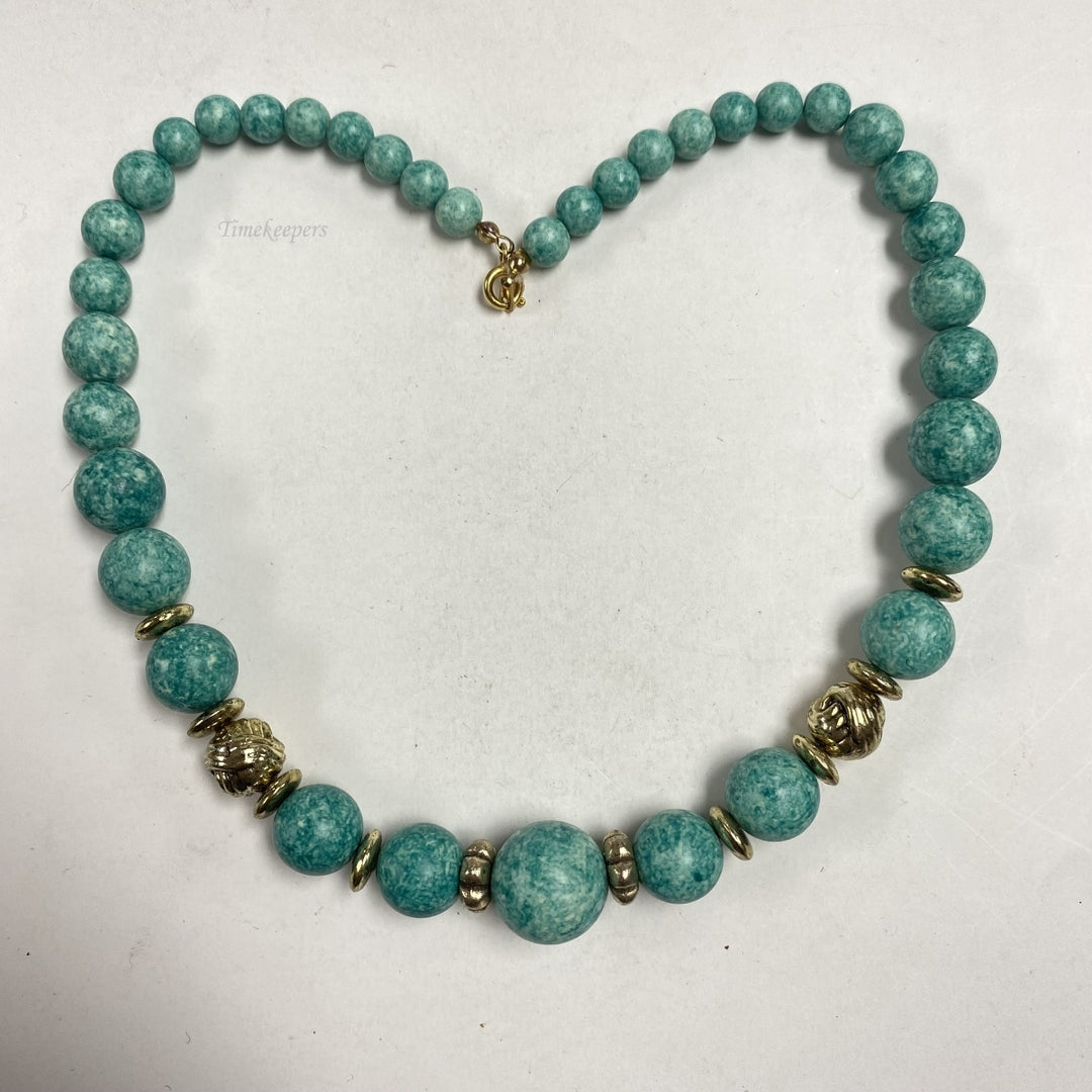 m253 Vintage Green Marble Shade Bead Necklace 17"