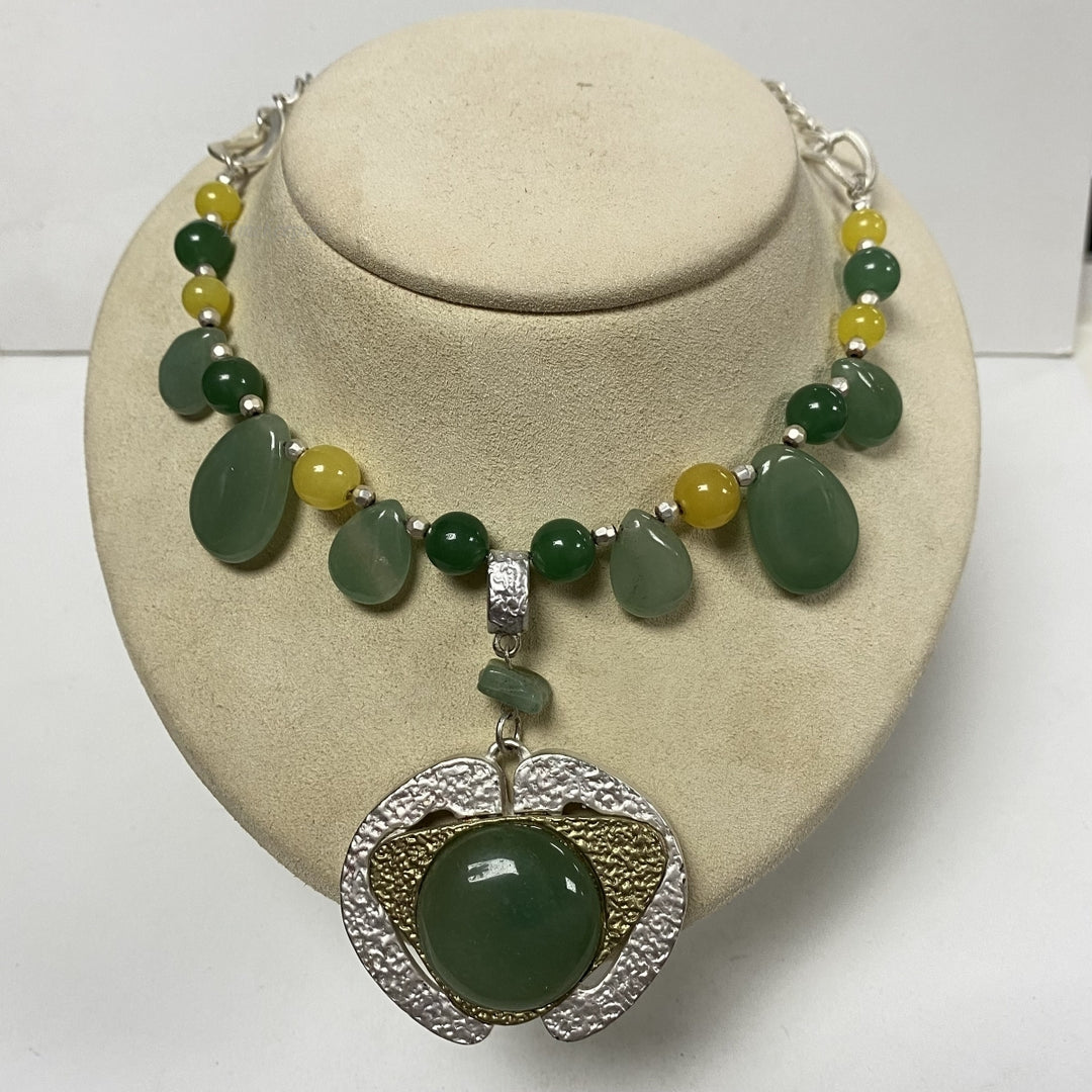 m256 Vintage Silver Tone Hardware Jade Bead Necklace 21"