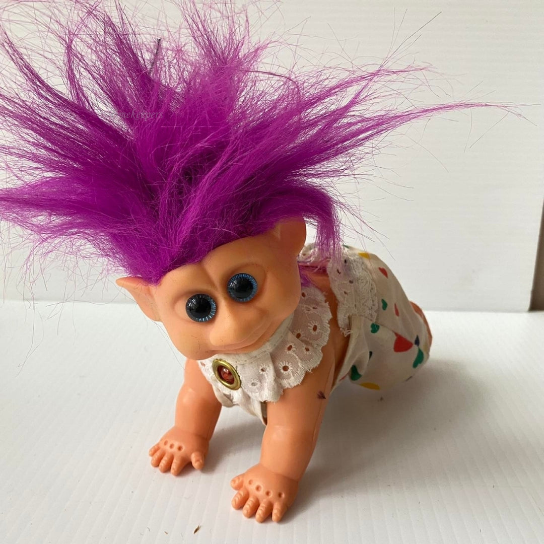 m545 Vintage Crawling Baby Doll Collectible Troll Toy Turning Head