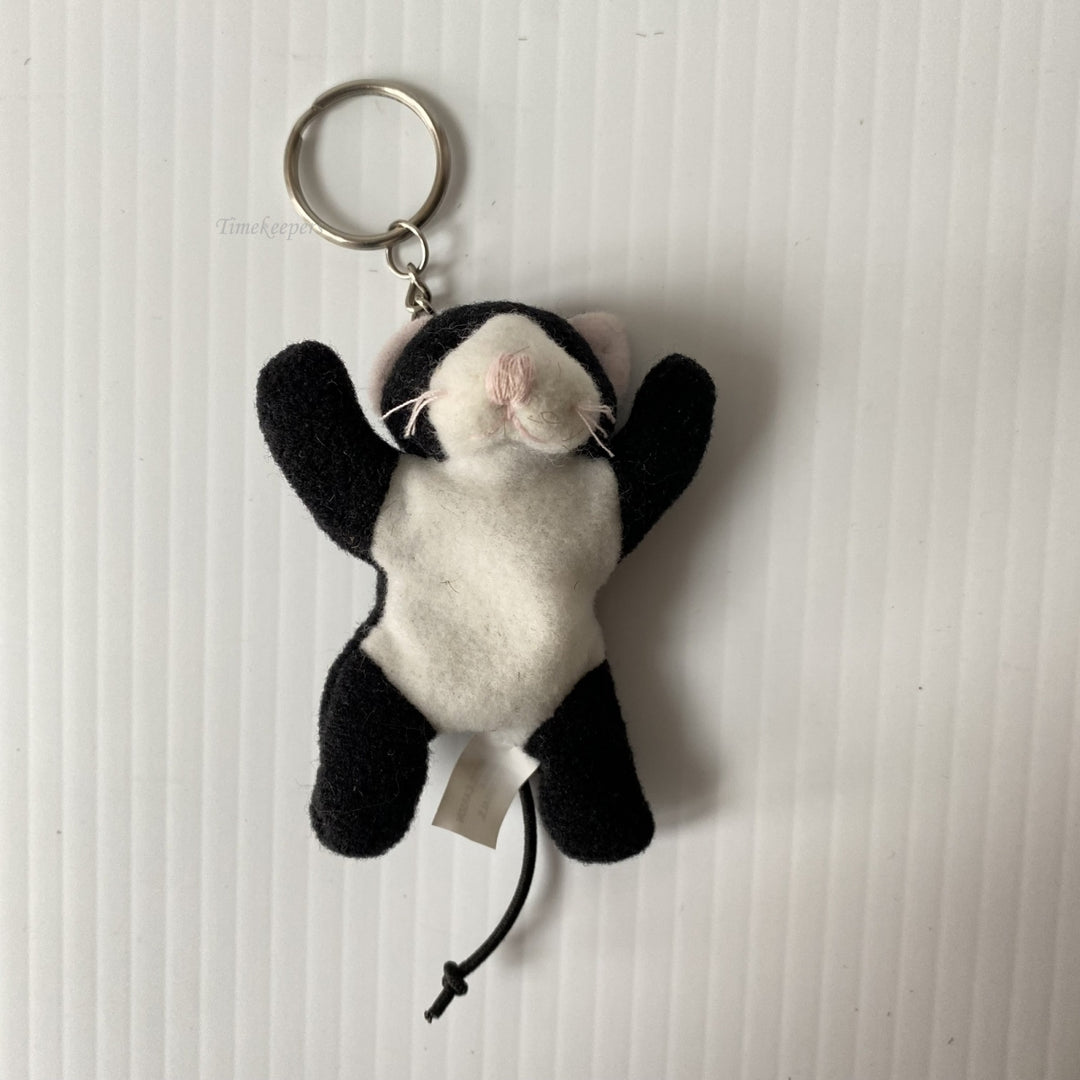 m566 Vintage Stuffed Animal Black Cat Key Ring Collectible Toy