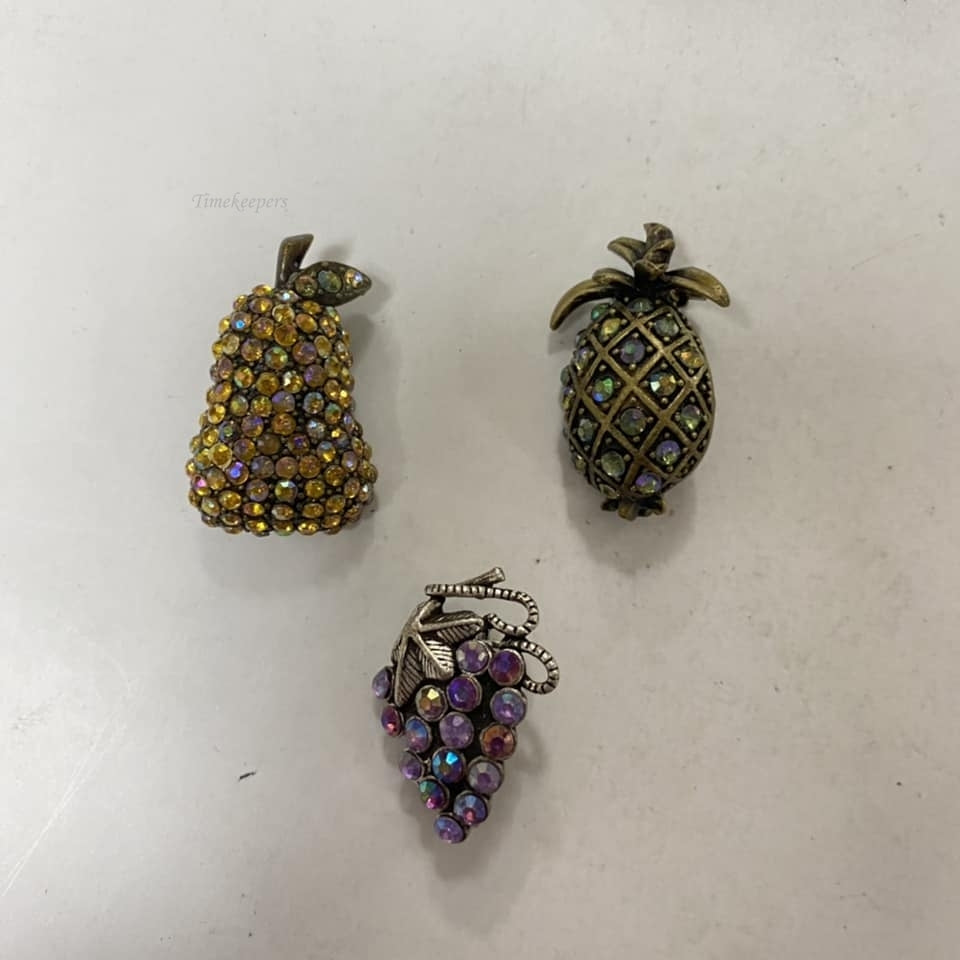 m648 Vintage Fruit Brooch Pin Lot of 3 Pear Pineapple Grapes
