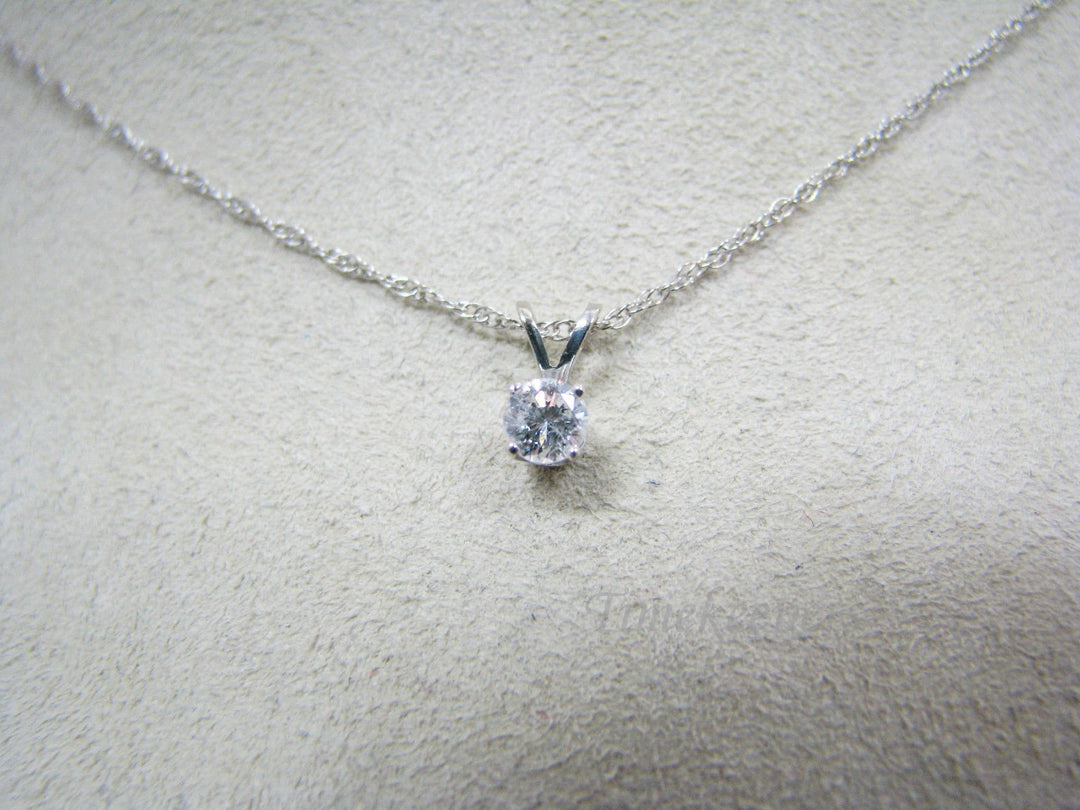 a324 Vintage Elegant Single Diamond Pendant in 14k White Gold with 18" Chain