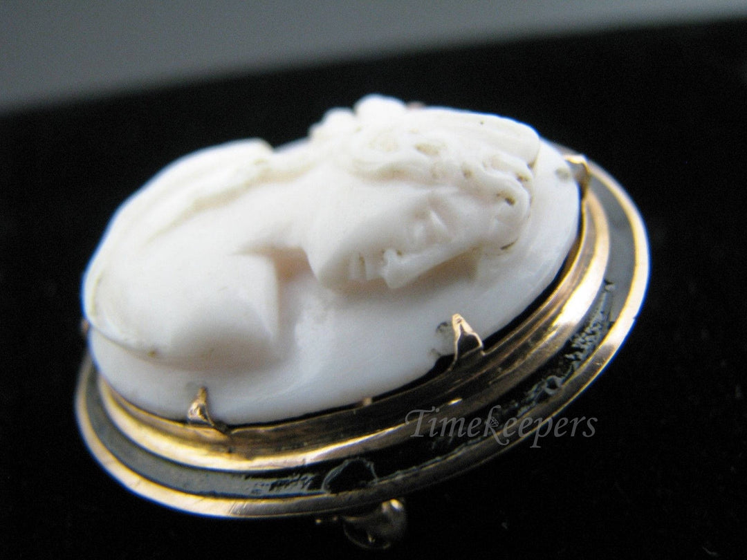 c513 Vintage White Cameo Brooch/ Pendant in 10k Yellow Gold with Black Enamel Frame