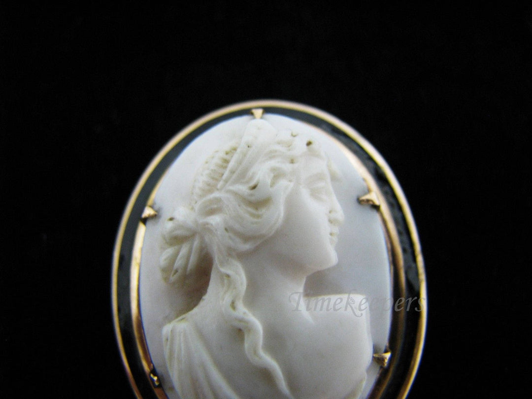 c513 Vintage White Cameo Brooch/ Pendant in 10k Yellow Gold with Black Enamel Frame