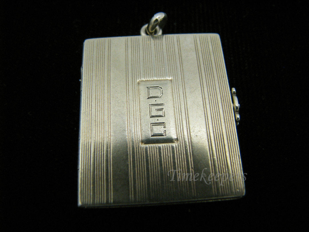 a407 Book Style 14k Yellow Gold Locket with Etched Stripes