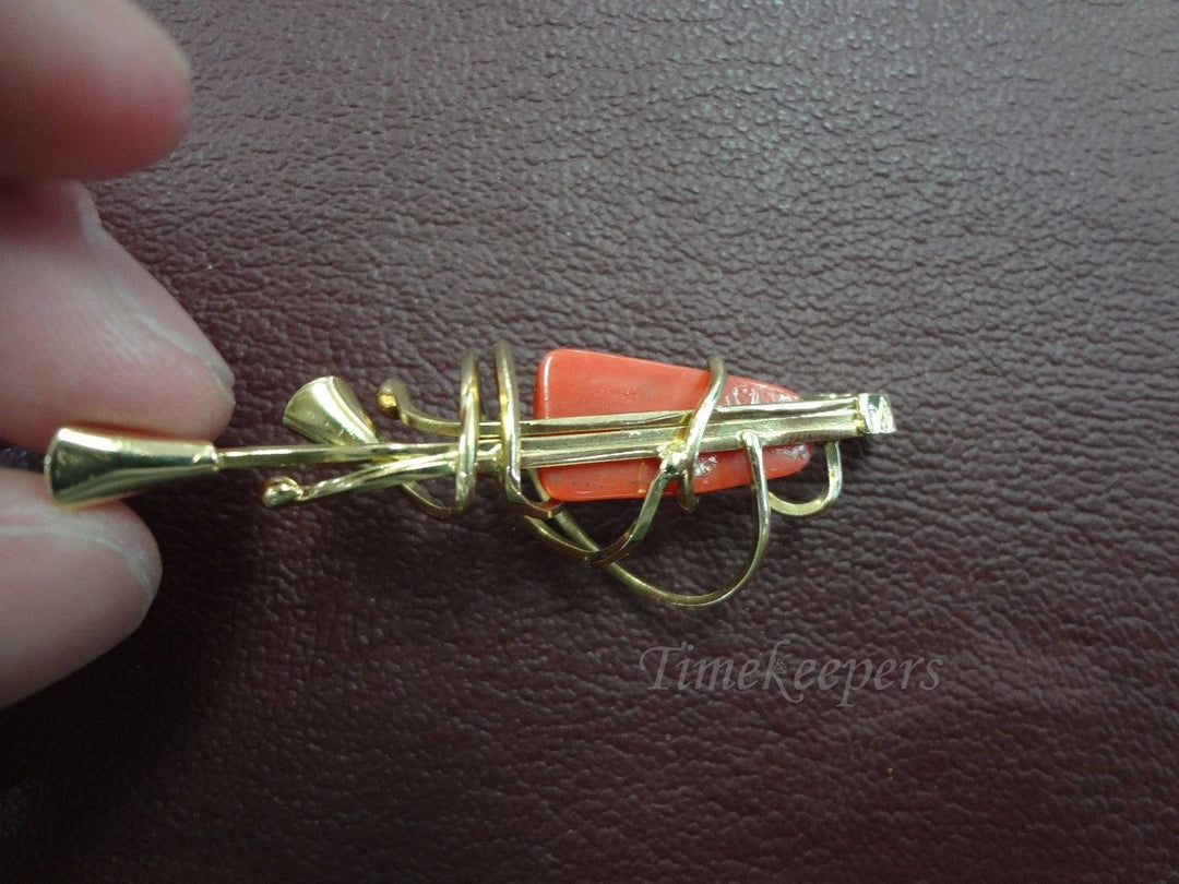 c408 Stunning Vintage 18K Gold Coral Pin / Brooch