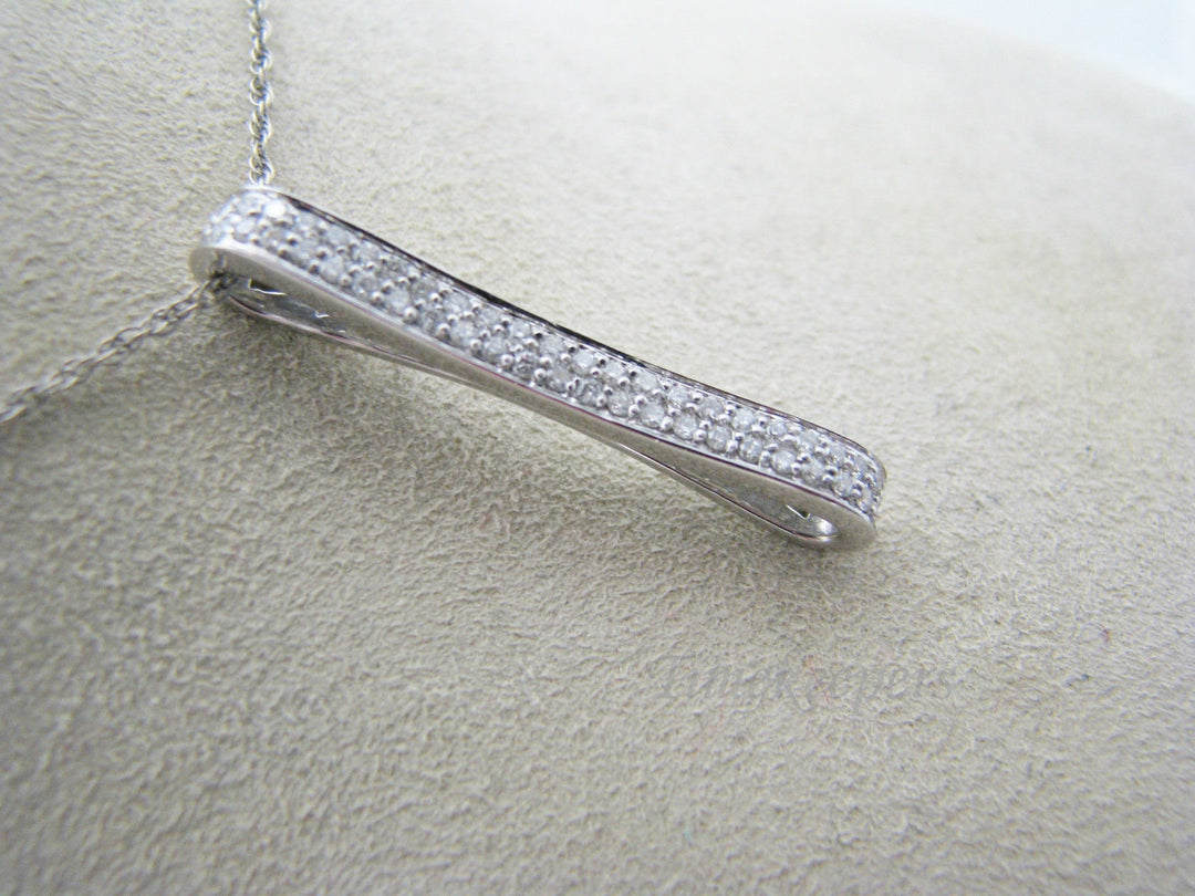 a376 Dazzling 14k White Gold Bar Pendant Necklace Encrusted Diamonds Down Front