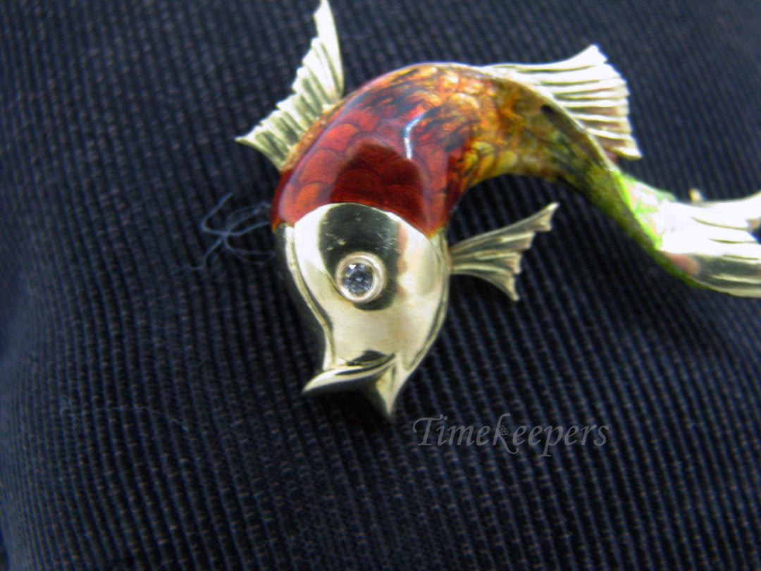 a994 Unique 18k Yellow Gold Small Enamel Jumping Fish Brooch with Clear Stone Eye