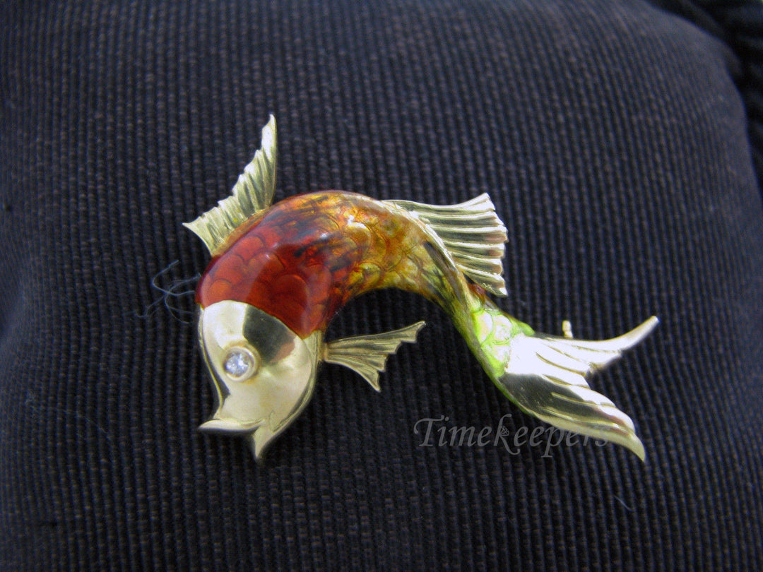 a994 Unique 18k Yellow Gold Small Enamel Jumping Fish Brooch with Clear Stone Eye