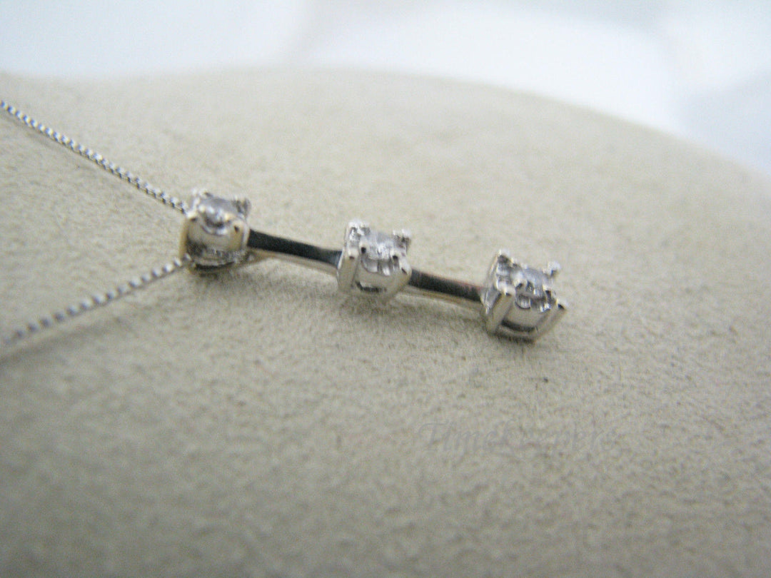 a383 Vintage Graduated 3 Diamond Pendant 10k White Gold & 14k WG Chain Necklace