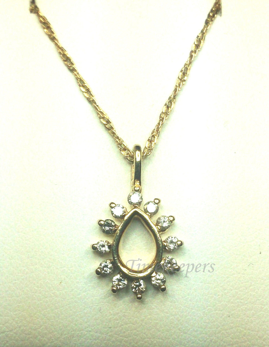 c666 Beautiful 14k Yellow Gold Necklace with 12 Brilliant Diamonds