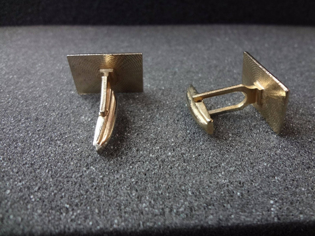 c655 Handsome Vintage Gold Tone Rectangle Diamond Etched Cuff links