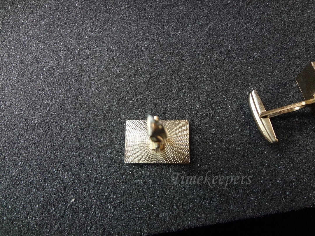 c655 Handsome Vintage Gold Tone Rectangle Diamond Etched Cuff links