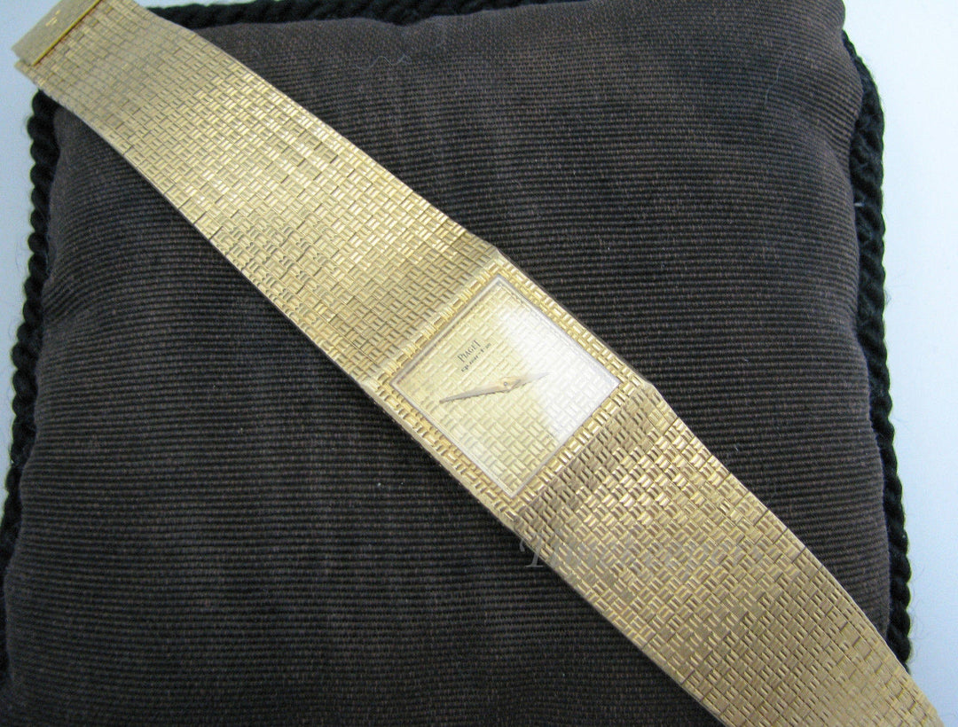 a463 18k Yellow Gold Piaget Quartz Bracelet Watch from 1970s