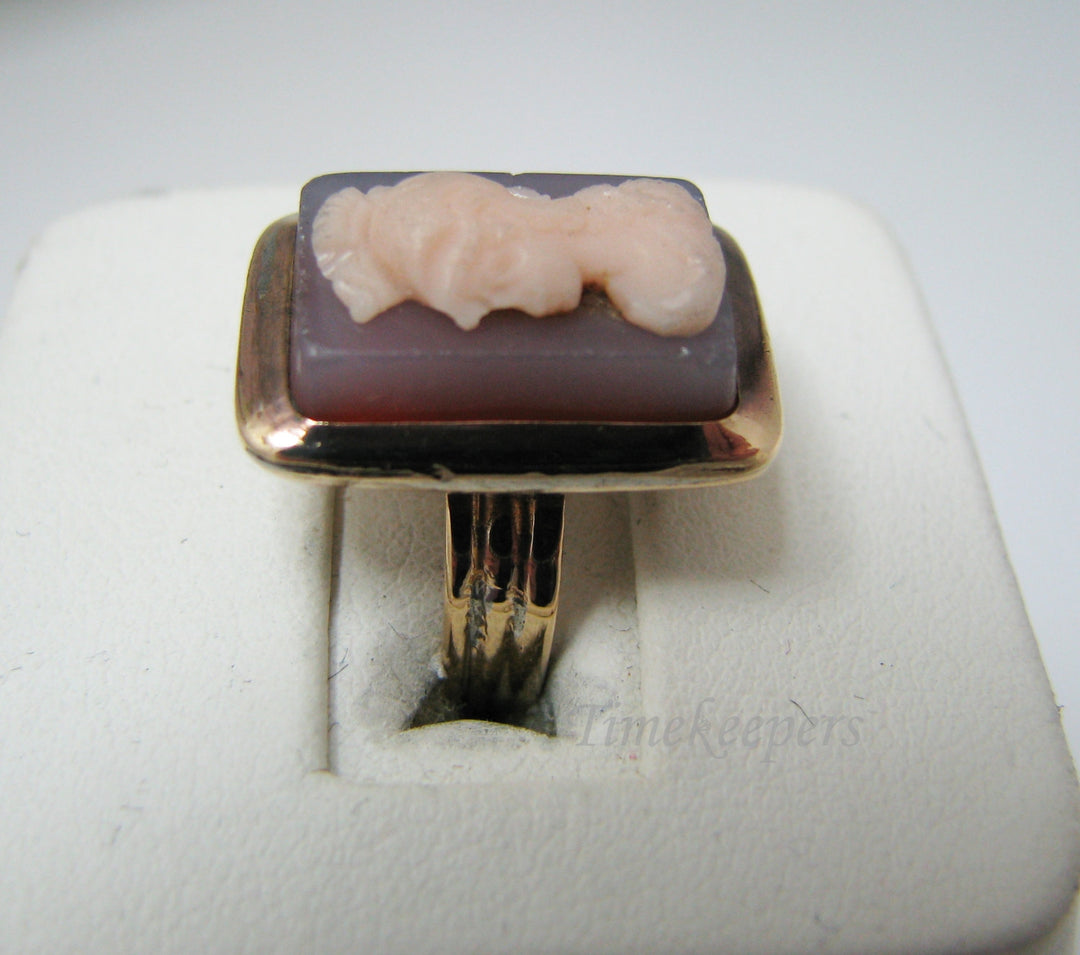 a975 Beautiful Vintage Carved Cameo Ring in 10k Yellow Gold