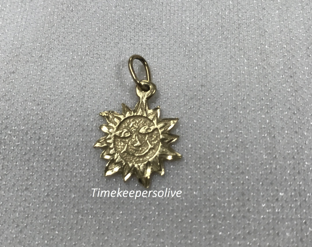 a490 14k Yellow Gold Sun Smiley Face Charm Pendant