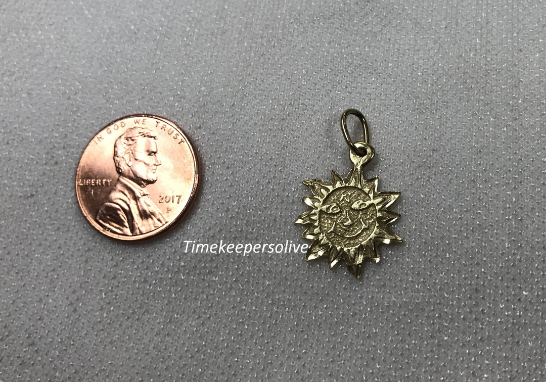 a490 14k Yellow Gold Sun Smiley Face Charm Pendant