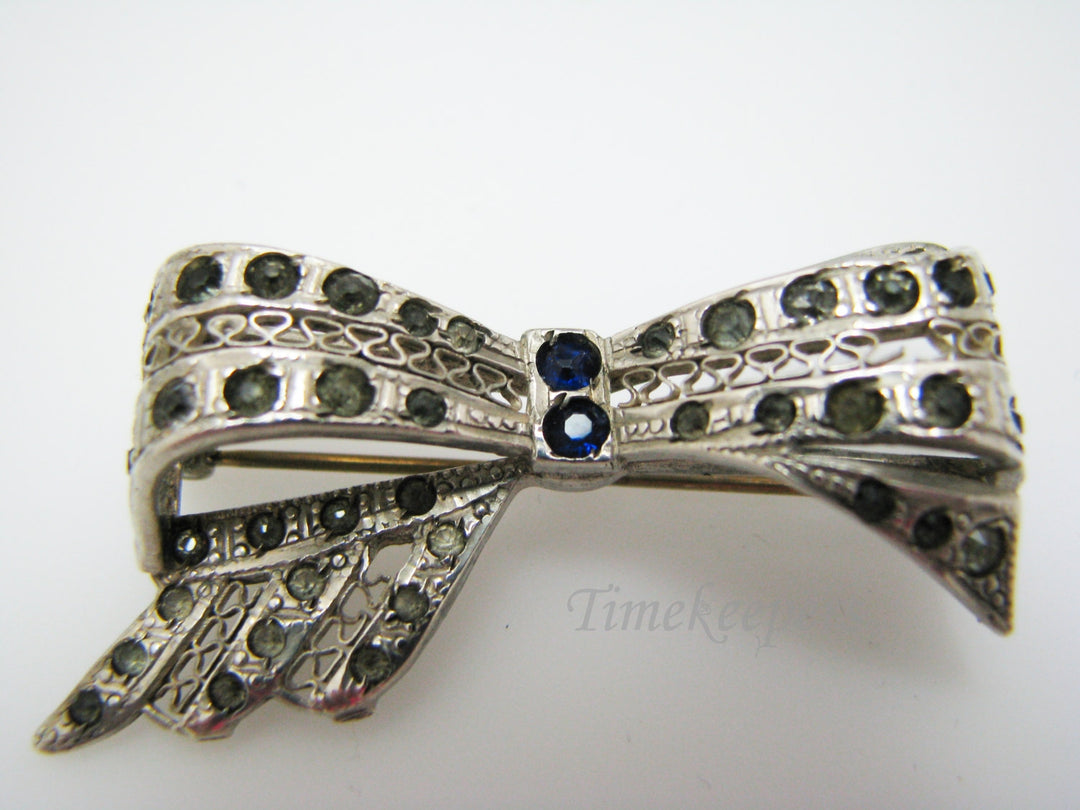a913 Unique Vintage Bow Brooch in Sterling Silver with Blue & White Stones