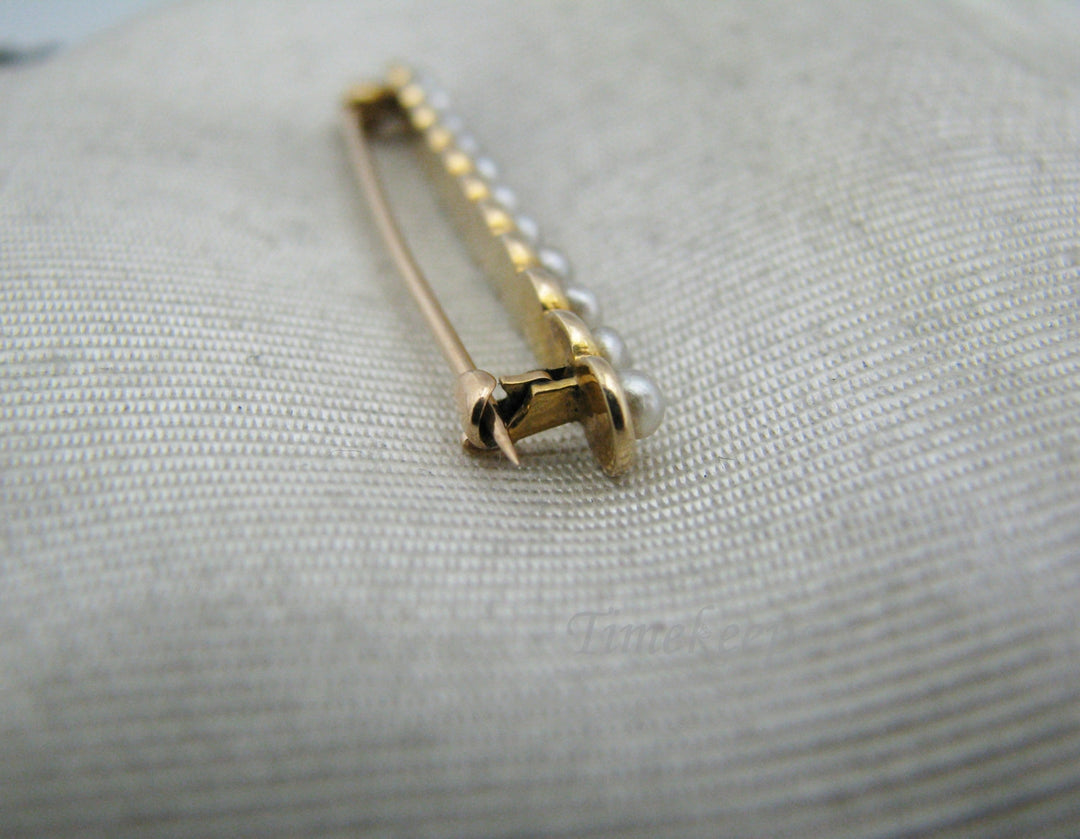a1117 Beautiful Vintage Pearl Bar Brooch in 14k Yellow Gold